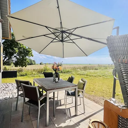 Casa vacanze Huus Waterkant 18 Klein Stresow Ruegen By Ruyastay Putbus