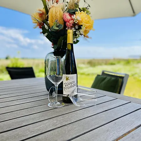 Huus Waterkant 18 Klein Stresow Ruegen By Ruyastay