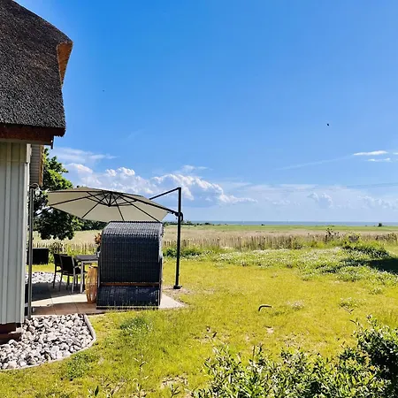 Huus Waterkant 18 Klein Stresow Ruegen By Ruyastay Casa vacanze