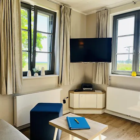 Huus Waterkant 18 Klein Stresow Ruegen By Ruyastay