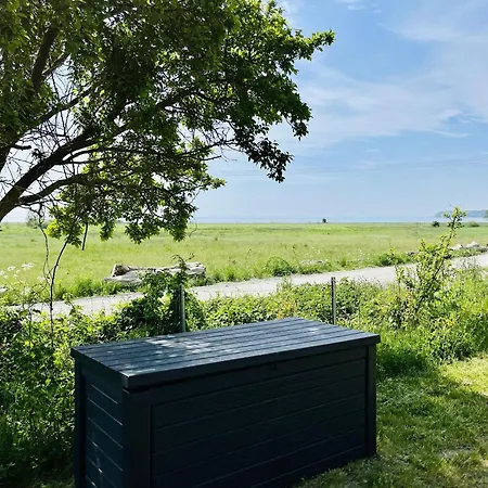 Huus Waterkant 18 Klein Stresow Ruegen By Ruyastay