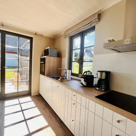 Holiday home Huus Waterkant 18 Klein Stresow Ruegen By Ruyastay