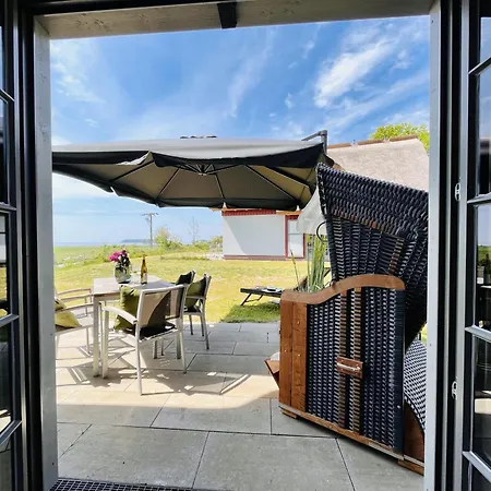 Huus Waterkant 18 Klein Stresow Ruegen By Ruyastay Casa vacanze Putbus