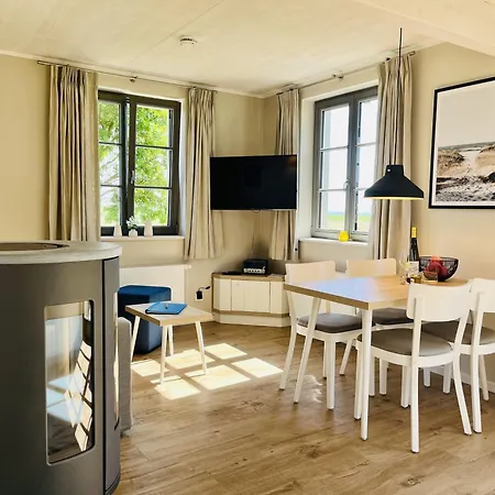 Huus Waterkant 18 Klein Stresow Ruegen By Ruyastay